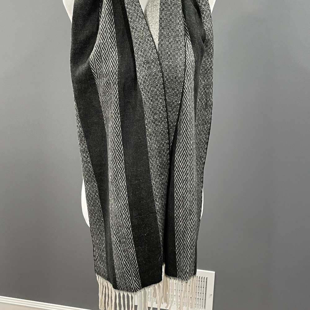 V Fraas Scarf Black Grey Cashmink C9